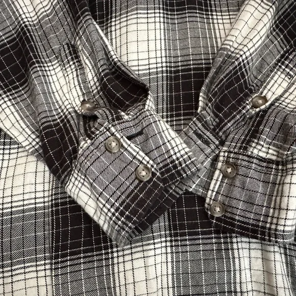 Universal Thread Women's Hi-Lo Black and White Plaid Top Long Sleeves Size XS - Picture 9 of 11